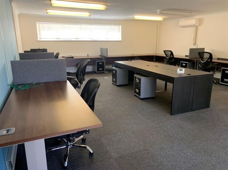 Spacious, Modern Offices with Parking in Woodlands, Bristol Photo 3