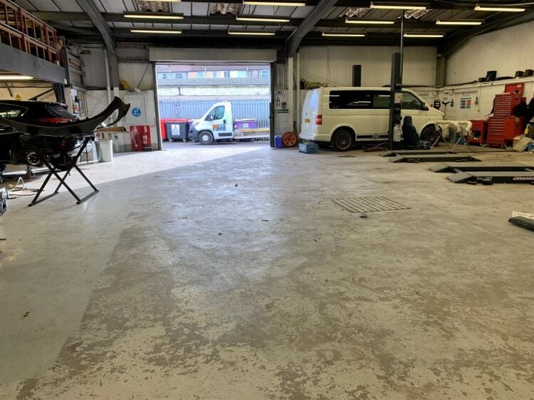 Prime for Redevelopment - Large Industrial Unit in Bristol with 6,284 sq ft Space Photo 3
