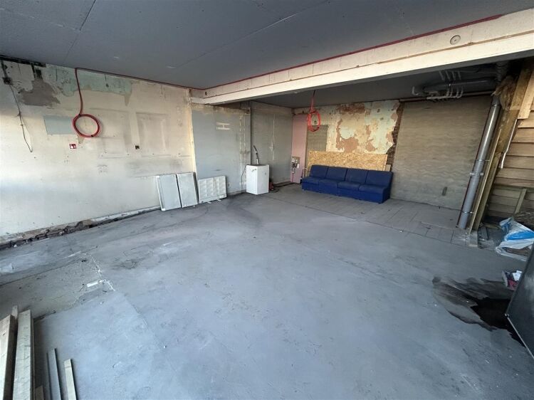 Ground floor retail unit of approximately 505 sq ft arranged as open plan shop space. the shop is strategically located within a diverse parade of sho Photo 3
