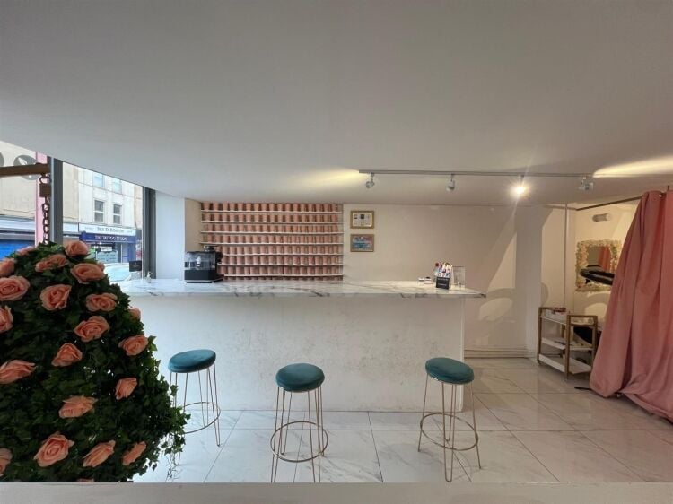 Spacious Shop Unit in Prime Bristol Location Ideal for Diverse Business Uses Photo 3