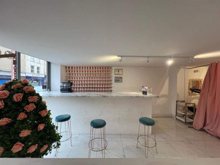 Spacious Shop Unit in Prime Bristol Location Ideal for Diverse Business Uses Photo 3