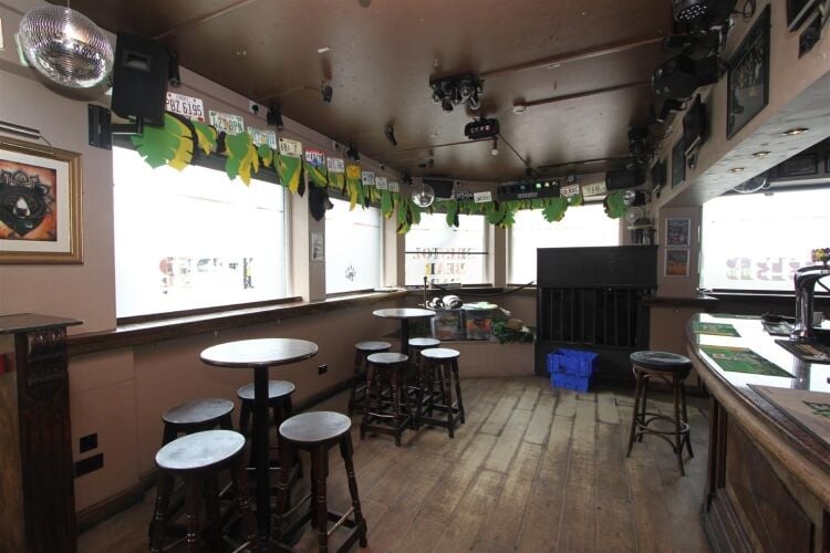 Prime Mixed-Use Investment Opportunity in Bristol's Central Area Photo 3