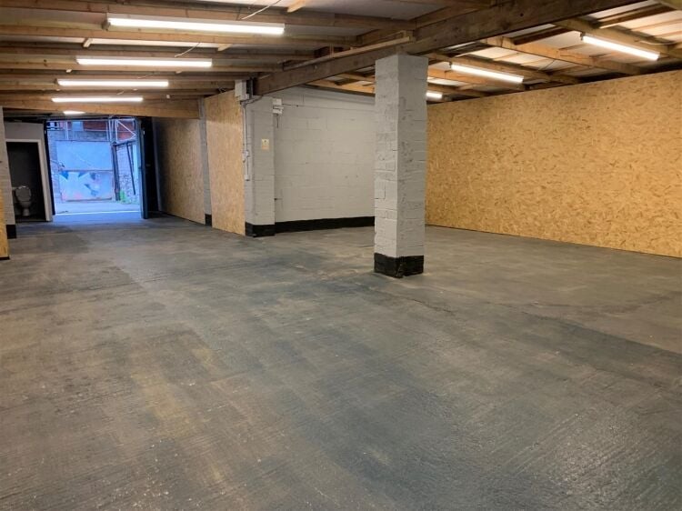 Renovated Workshop/Storage Unit with Secure Parking in Central Bristol Photo 3