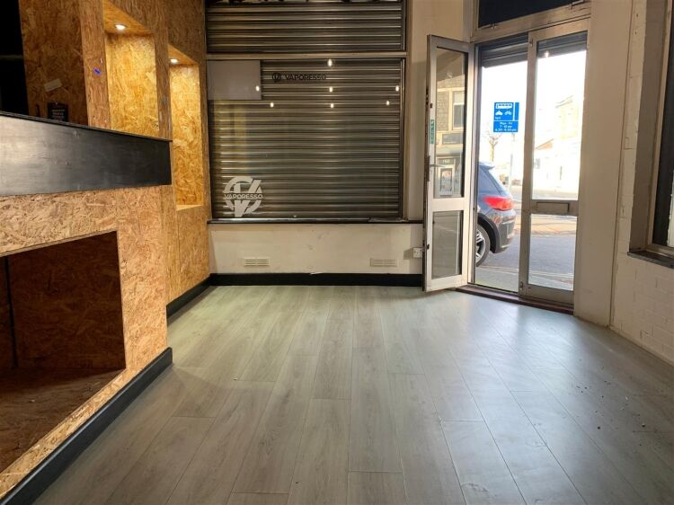 Prime Ground Floor Retail Unit Available for Rent on Busy Fishponds Road, Bristol Photo 3