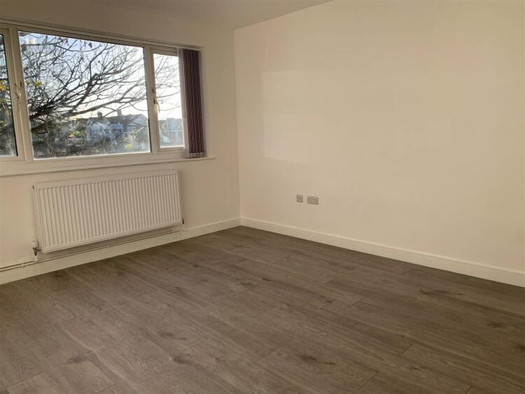 Refurbished First Floor Office Space Available on Flaxpits Lane, Winterbourne Photo 3