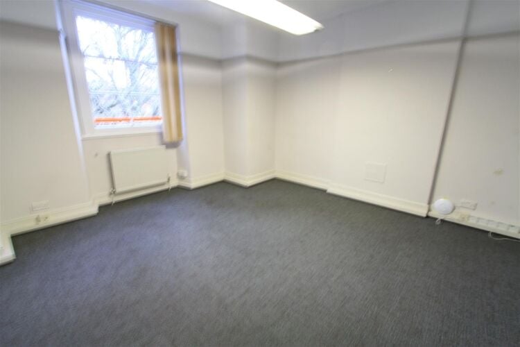 Prime Office Space Available on Whiteladies Road, Bristol - Approx. 200 sq ft of Period Charm Photo 3