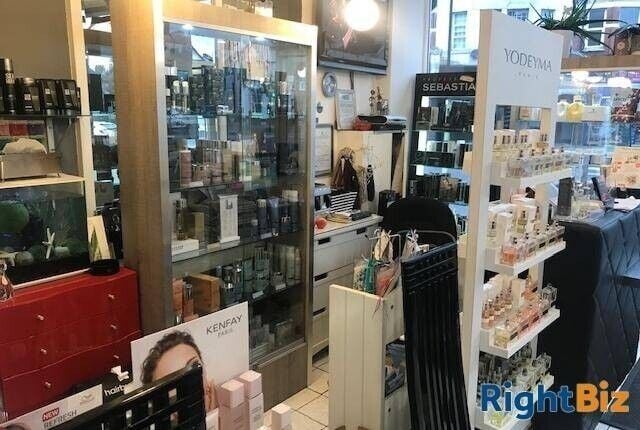 Prime Retail Premises Available for Lease in Affluent Winchmore Hill, London Photo 3