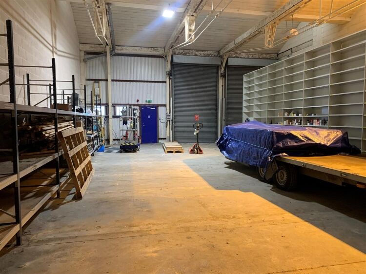 Spacious Warehouse and Elegant Office Space Available in Bristol's Circuit 32 Trading Estate Photo 3
