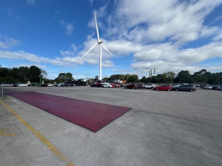 Spacious Industrial Unit With Modern Amenities in Bristol, Ideal for Multiple Uses Photo 3