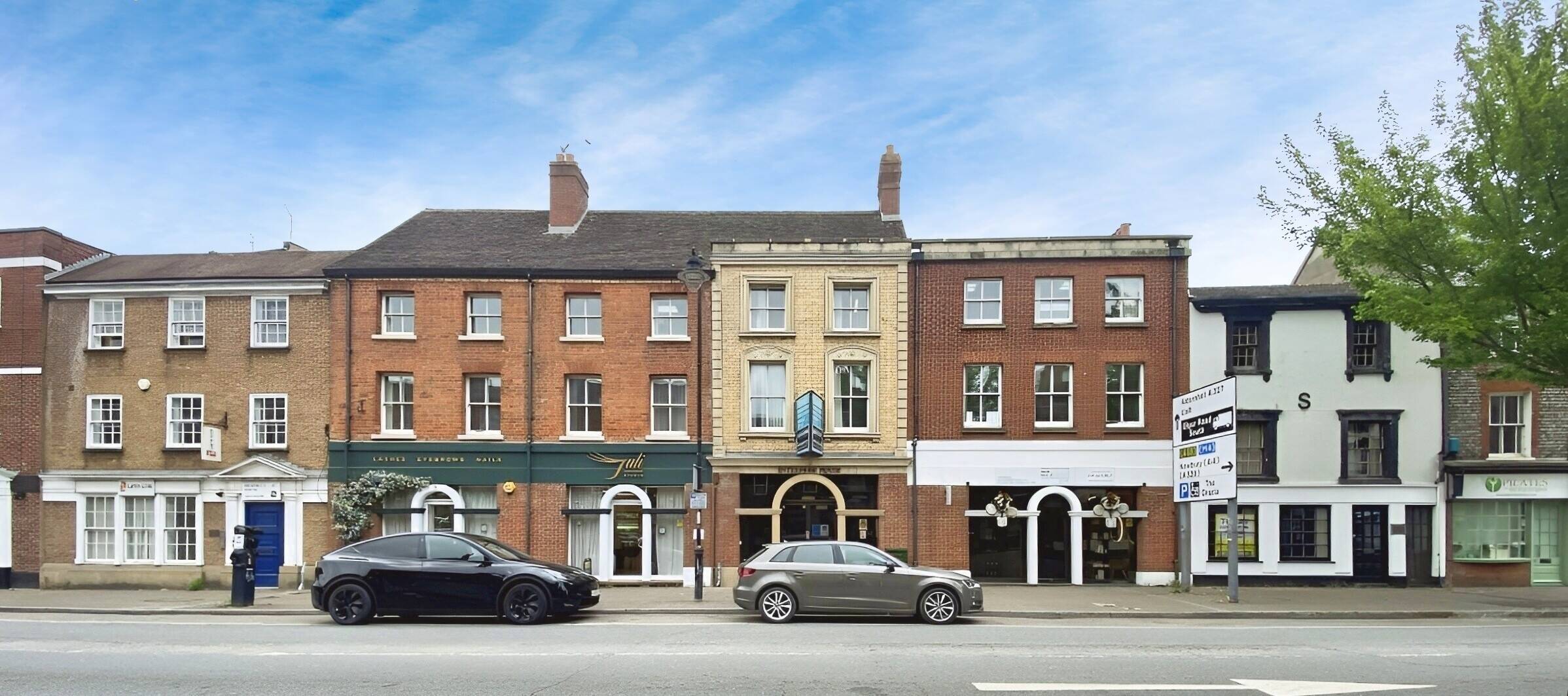 Rent Modern Office Suites in Central Reading - 3500sq.ft with Dedicated Parking Photo 3