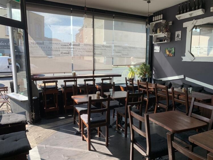 Well presented café comprising approximately 548 sq ft situated on gloucester road. the premises is available to let on an effectively new full repai Photo 3