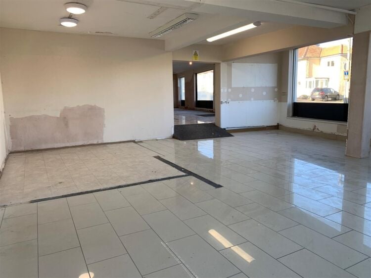 Spacious two storey commercial property with versatile 2,654 sq ft space in prime Bristol location Photo 3