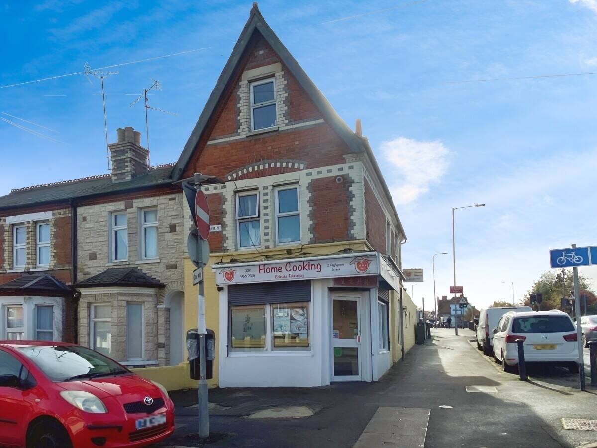 Mixed-Use Freehold Investment Property With Shop and Flat on Highgrove Street Reading Photo 3