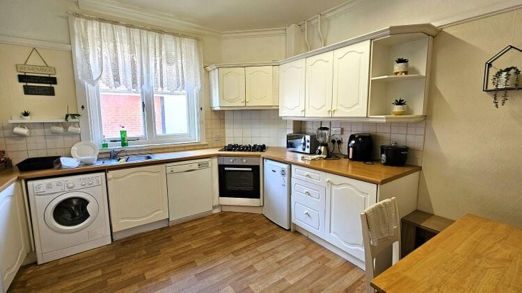 Character Property in Prime Corner Location Ideal for Home and Income Opportunities Photo 3