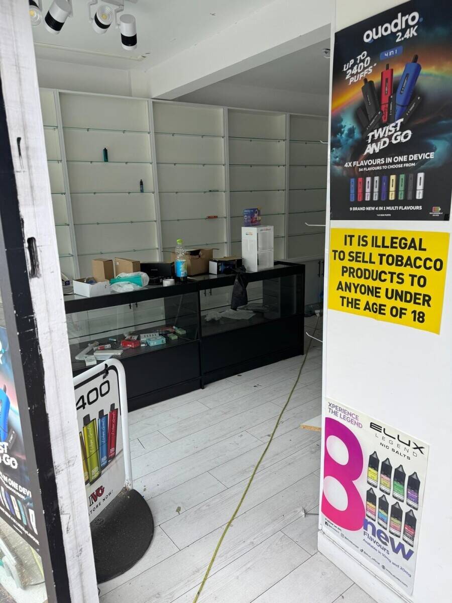 Retail Shop for Sale on Ewell Road in Surbiton, suitable for Retail or Office Use Photo 3