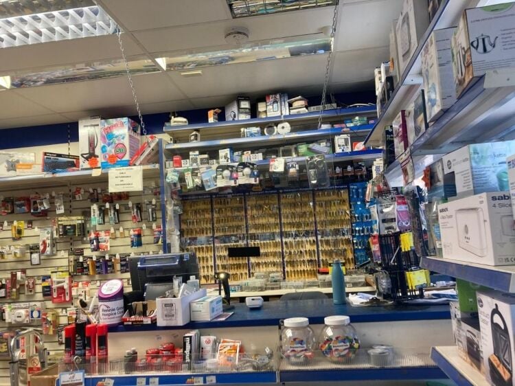 OPPORTUNITY TO ACQUIRE FREEHOLD LOCK UP SHOP OR DIY AND HARDWARE BUSINESS FOR SALE IN AMERSHAM WITH REF CS0621 Photo 3