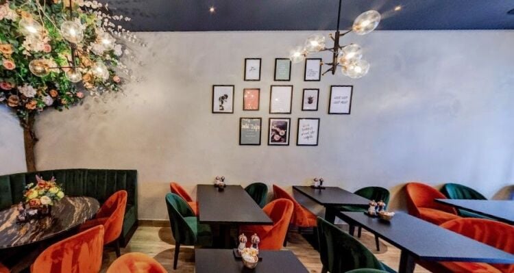 CAFE & BISTRO BUSINESS FOR SALE IN NORTH LONDON WITH CS0686 Photo 3
