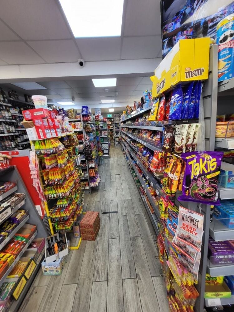 Convenience store and freehold retail unit with residential space in Waltham Cross Hertfordshire Photo 3