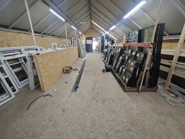 LIGHT INDUSTRIAL UNIT approx. 2,400 SQ. FT. PRICE: £20,000 PER ANNUM TO LET LOCATION: RAYLEIGH Photo 3