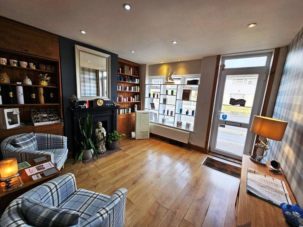 Freehold hair salon with two-bedroom flat above in Leigh on Sea Essex Photo 3