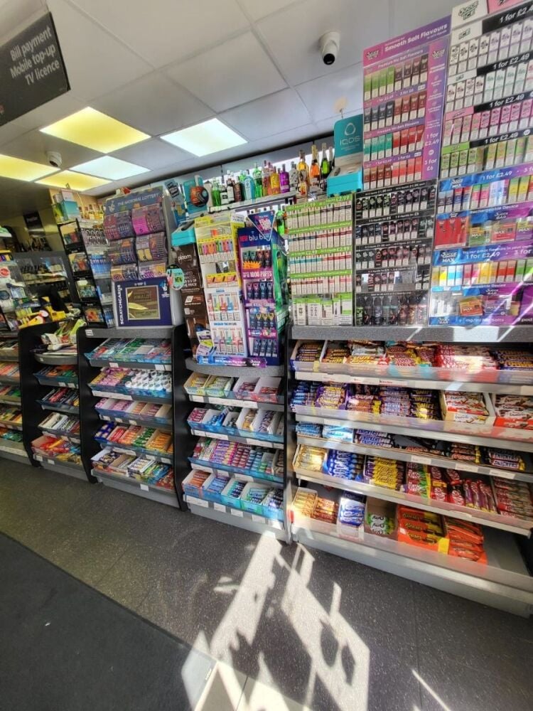 Grocery and convenience store for sale in London near Wood Green Photo 3