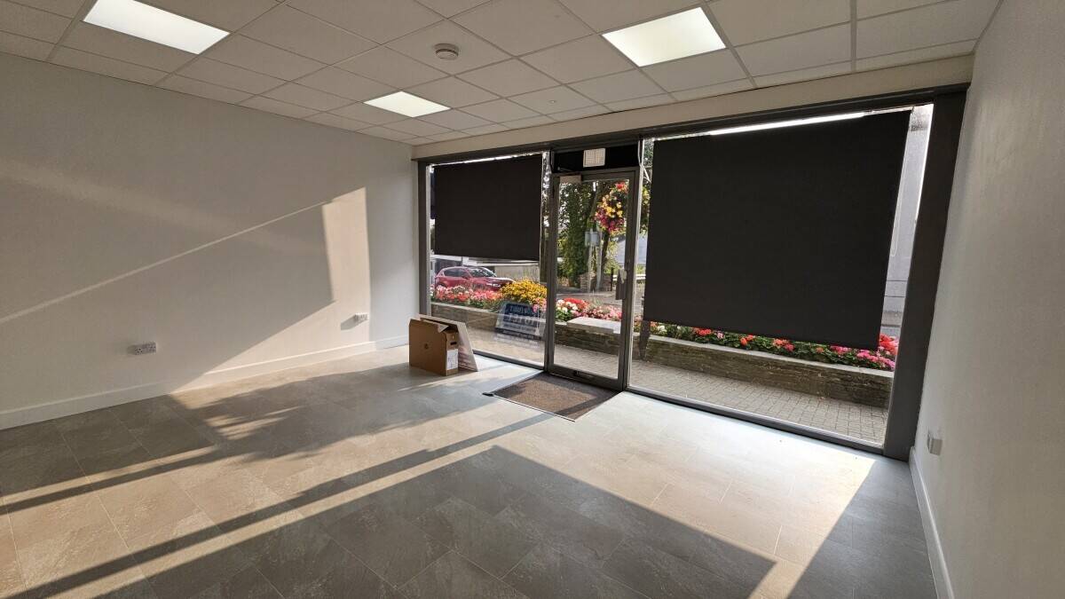 Shop or Office Unit for Sale on Trinity Street in Saint Austell, Cornwall Photo 3