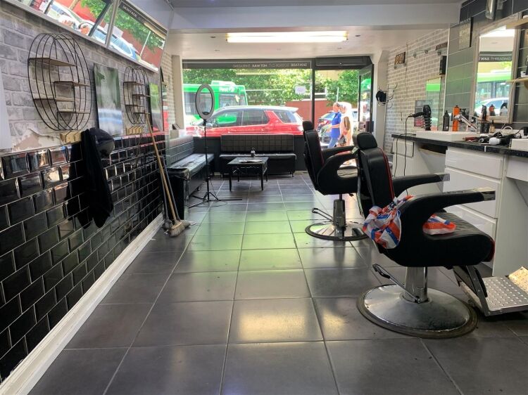A mixed use property comprising a fully fitted ground floor barber shop and a one bedroom flat above, located on the popular fishponds road. the prope Photo 3