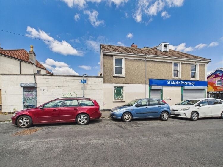 Substantial corner property ripe for development Photo 3