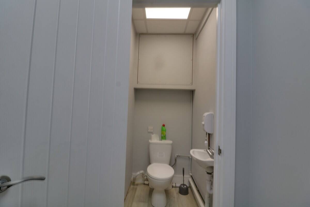 Office to Rent Approx. 300 sq. ft. Photo 3
