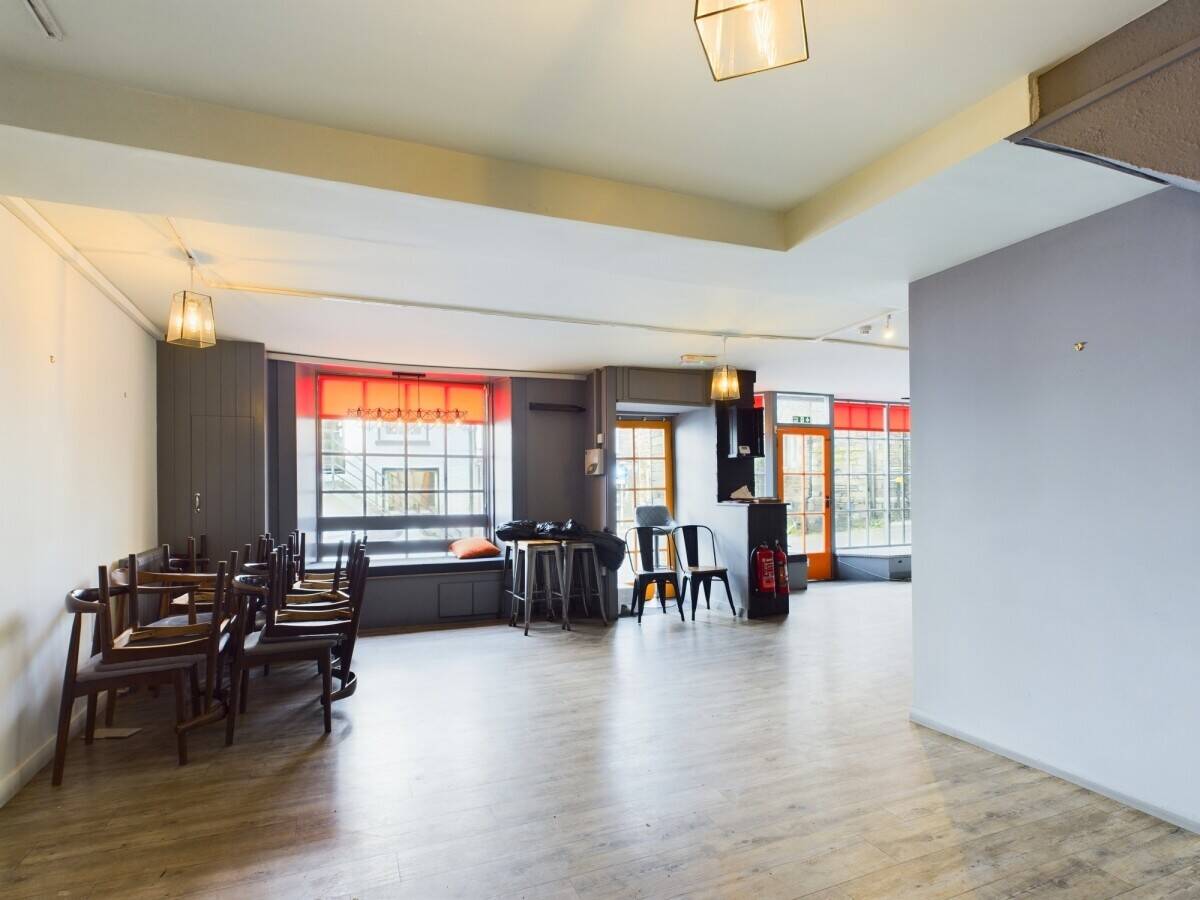 Grade II Listed Property for Sale in Central Ambleside, Cumbria with Modern Facilities Photo 3