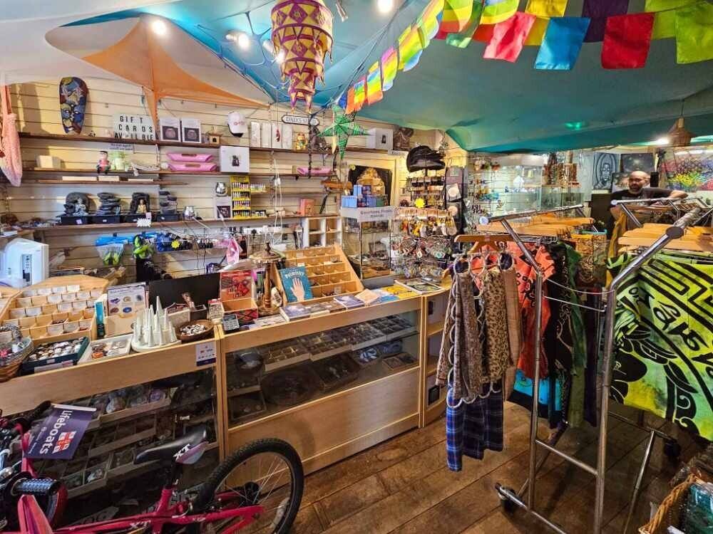 A vacant retail unit in a prime location to Let Photo 3