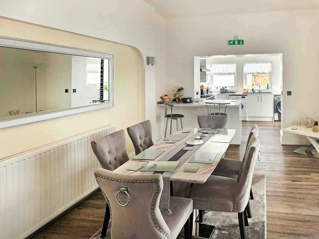 Guesthouse with 7 en suite rooms in mid-terraced property located in Paignton Devon Photo 3