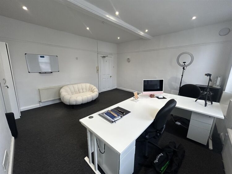Furnished office for sale in Bristol, 266 sq ft with shared facilities and inclusive rent Photo 3