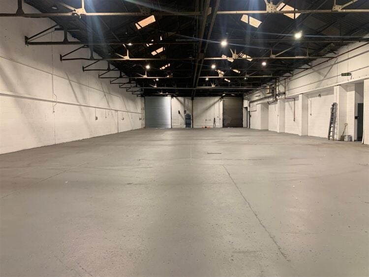 Industrial unit of 8,832 sq ft in Kingswood, Bristol near shops and amenities on Regent Street Photo 3