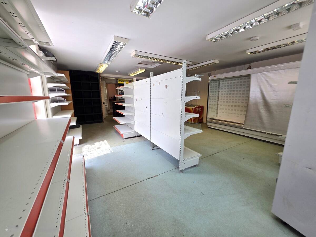 Detached Mixed-Use Property for Sale in Chelmsford Essex with Retail Unit and 3-Bedroom House Photo 3