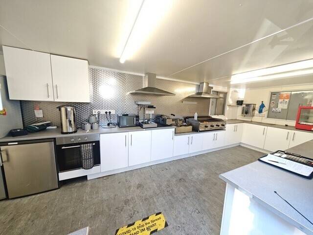 VACANT FITTED FULL A3/A5 TAKEAWAY CABIN TO LET  - £10,000 PER ANNUM - NIL PREMIUM – WISBECH Photo 3