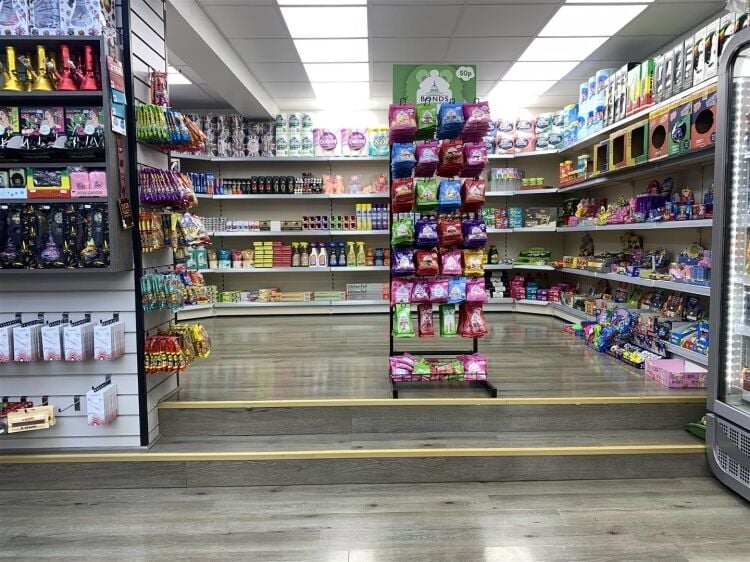 Mixed use freehold investment opportunity in Bristol with retail unit, maisonette, and workshop Photo 3
