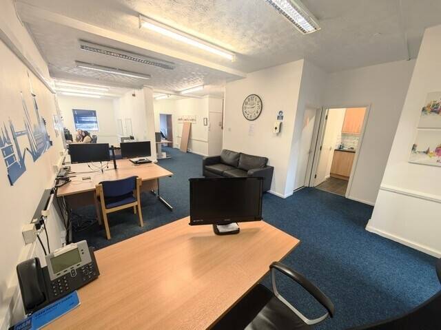 FIRST FLOOR OFFICES TO LET WITH PARKING Approx. 1,200 SQ FT - £13,800 PA – Leasehold - Hadleigh Photo 3