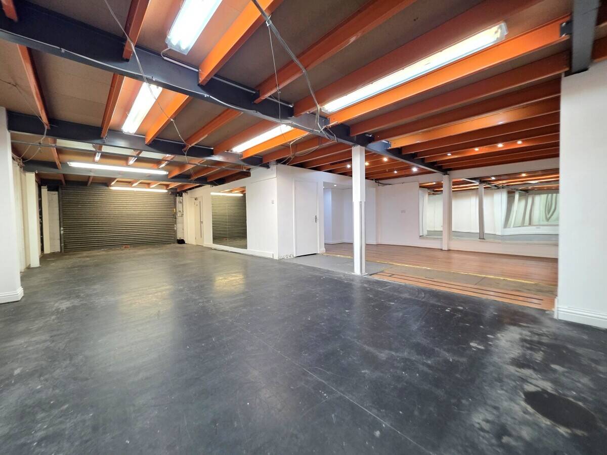 LIGHT INDUSTRAIL UNIT APPROX. 2,493 SQ FT Photo 3