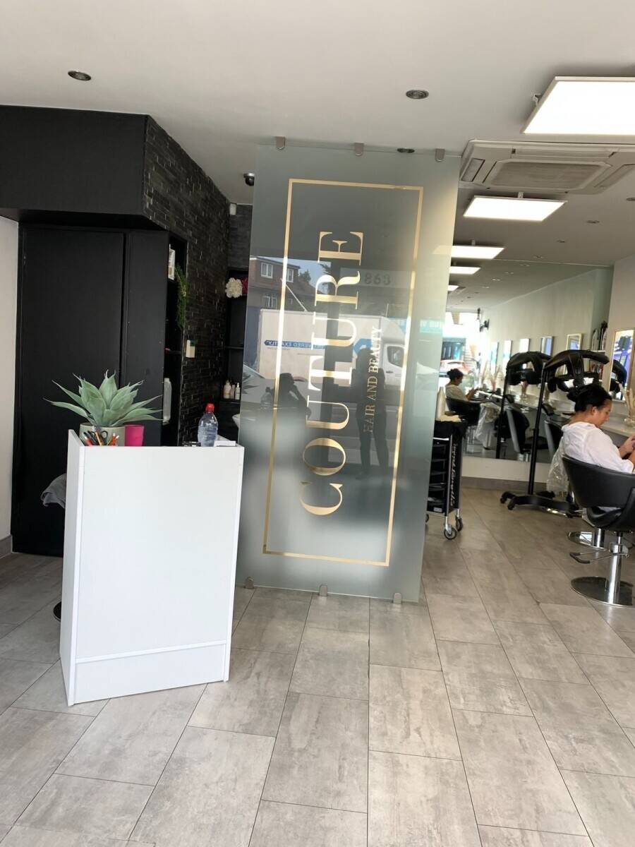 Hair and Beauty Salon available for long lease, local boutiques Winchmore Hill N21 Photo 4