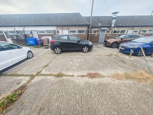 Freehold Shop/Office with Parking on High Street in Canvey Island Essex Photo 3