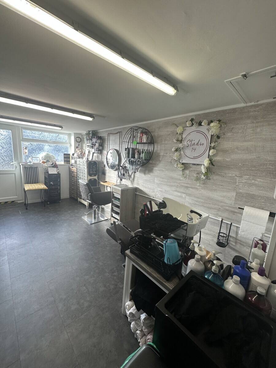 Freehold salon and beauty room with 3 bedroom accommodation in Ashford Kent available for sale Photo 3