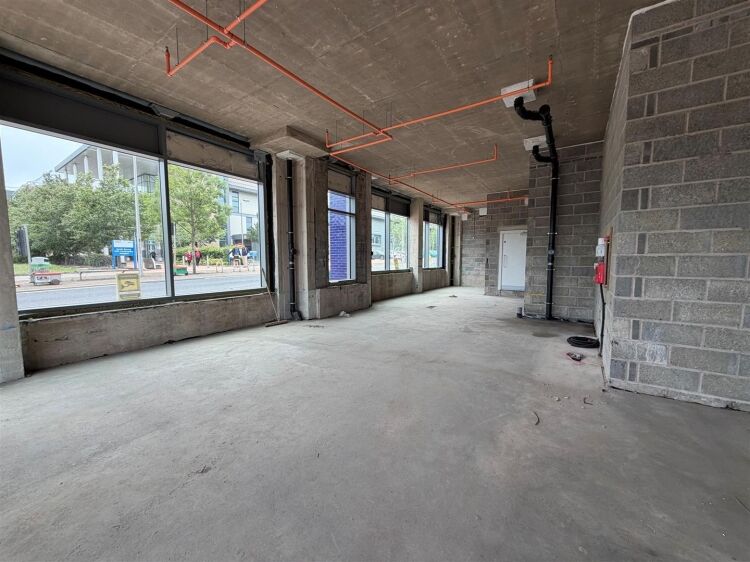A newly constructed 6 storey development comprising 5 ground floor commercial/shop units. the building provides 53 new high quality apartments on the Photo 3
