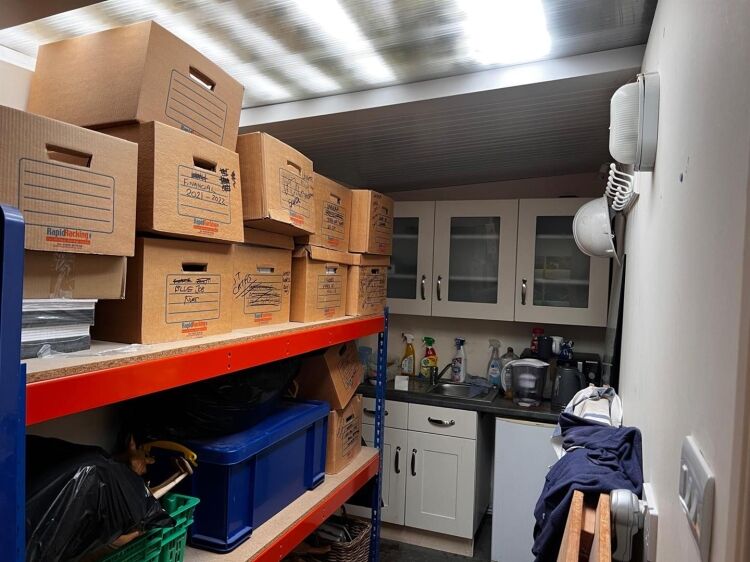 Office suite for sale in Bristol, 550 sq ft open-plan layout in Greenway Farm Business Park Photo 3