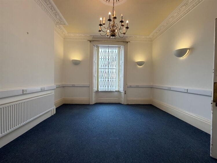 An attractive grade ii listed period office building providing approximately 1,440 sq ft (net internal area) / 2,078 sq ft (gia) arranged over 3 floor Photo 3