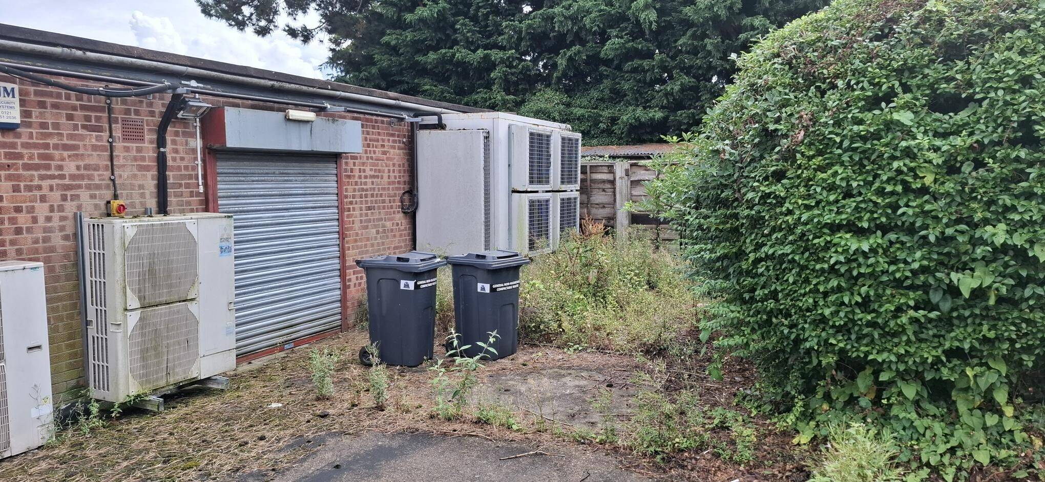 FORMER CONVENIENCE STORE TO LET: GRIMSBY AREA: SHORT TERM LEASE OPPORTUNITY Photo 3