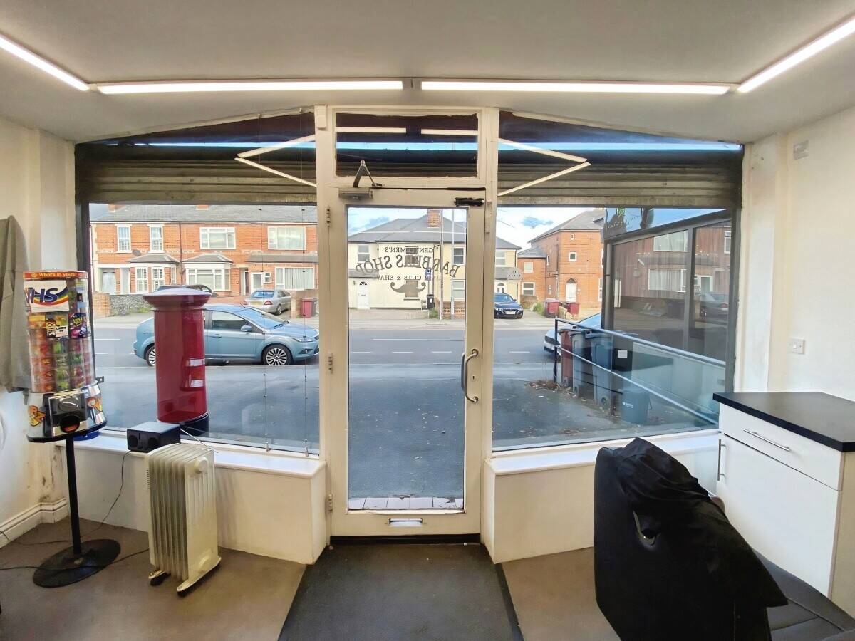 Retail Premises To Let in Tilehurst, Reading  - Available Immediately - 430sq.ft - E-Class Photo 3