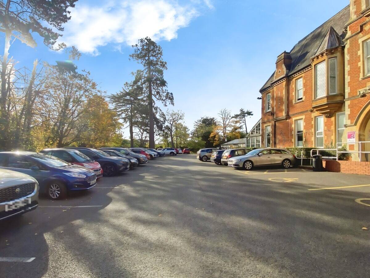 Second-floor offices with parking and shared facilities in Earley, Reading for lease Photo 3