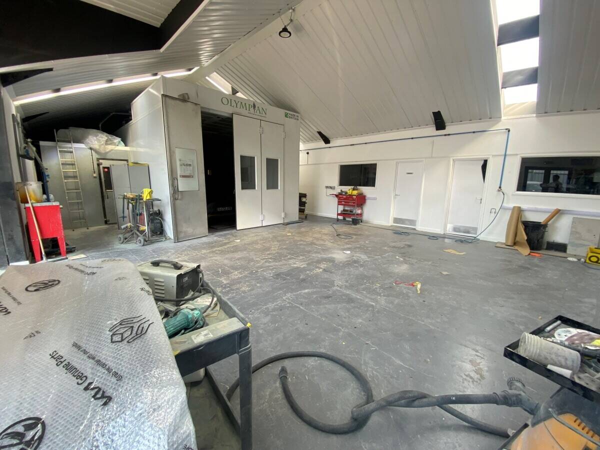 Refurbished Industrial Unit 3,600 Sq. Ft. in Benfleet Essex with Ample Parking Available Photo 3