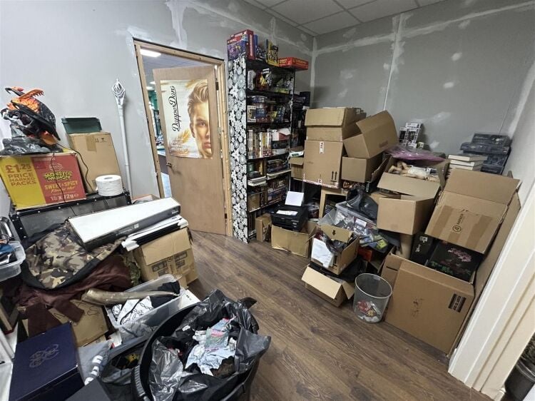 A ground floor e class property of approximately 700 sq ft situated on cottle road in stockwood. the property benefits from roller shutters, suspended Photo 3